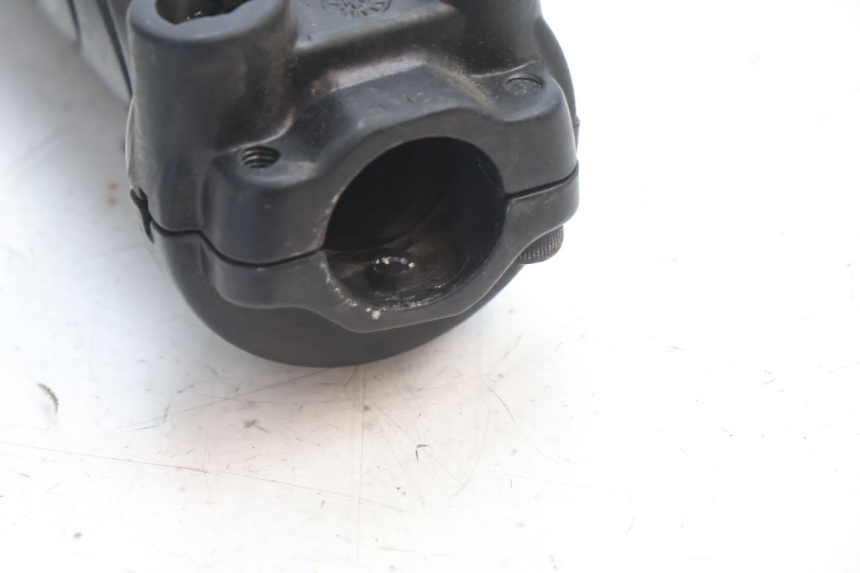 photo de ACELERADOR PIAGGIO LIBERTY IGET 4T 50 (2021 - 2025) - Primer plano técnico