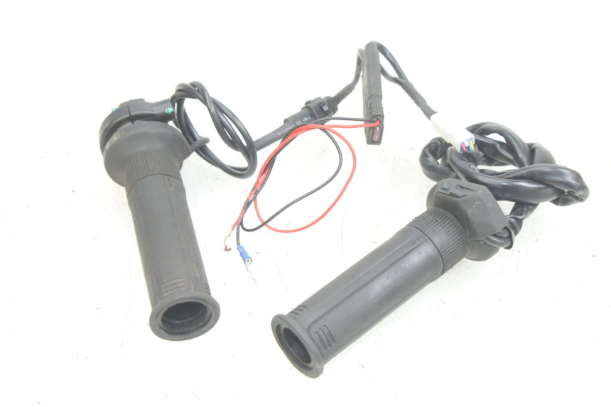 photo de PUñO DEL ACELERADOR PIAGGIO MEDLEY 125 (2016 - 2023) - Vista principal