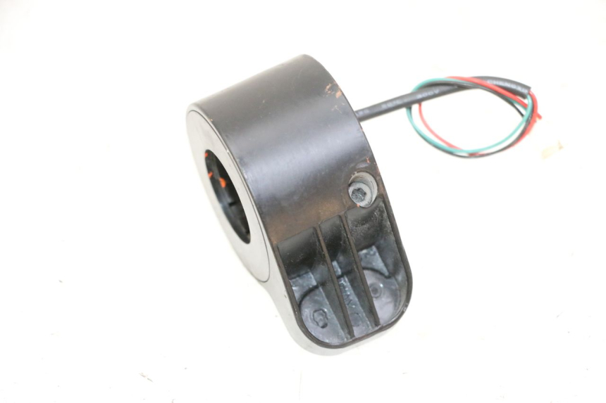 photo de ACELERADOR XIAOMI MI PRO 2 1 - Primer plano técnico