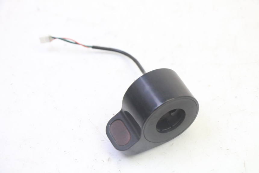 photo de ACELERADOR XIAOMI MI PRO 2 1 - Detalle de la pieza