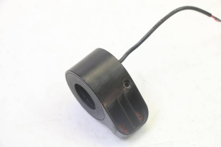 photo de ACELERADOR XIAOMI MI PRO 2 1 - Primer plano técnico