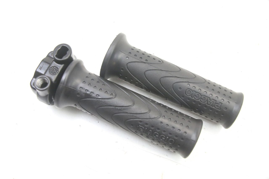 photo de PUñO DEL ACELERADOR PIAGGIO MP3 500 (2014 - 2017) - Otra perspectiva