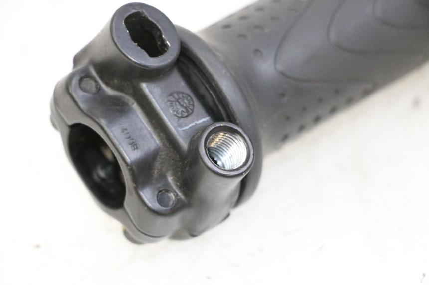 photo de PUñO DEL ACELERADOR PIAGGIO MP3 500 (2014 - 2017) - Primer plano técnico