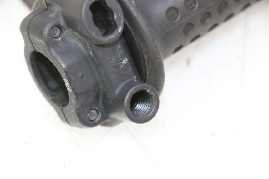 photo de PUñO DEL ACELERADOR PIAGGIO MP3 RL 250 (2006 - 2010) - Otra perspectiva