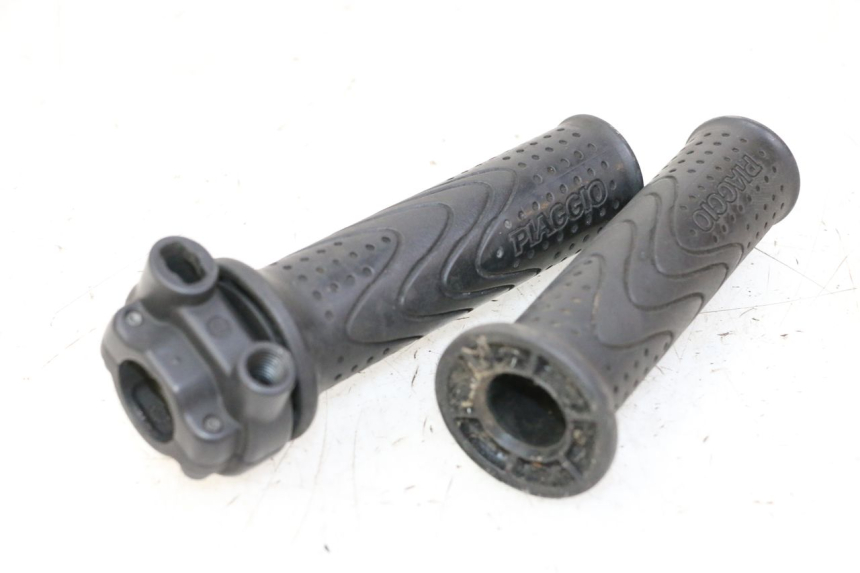 photo de ACELERADOR PIAGGIO MP3 500 (2011 - 2015) - Zoom estado de uso