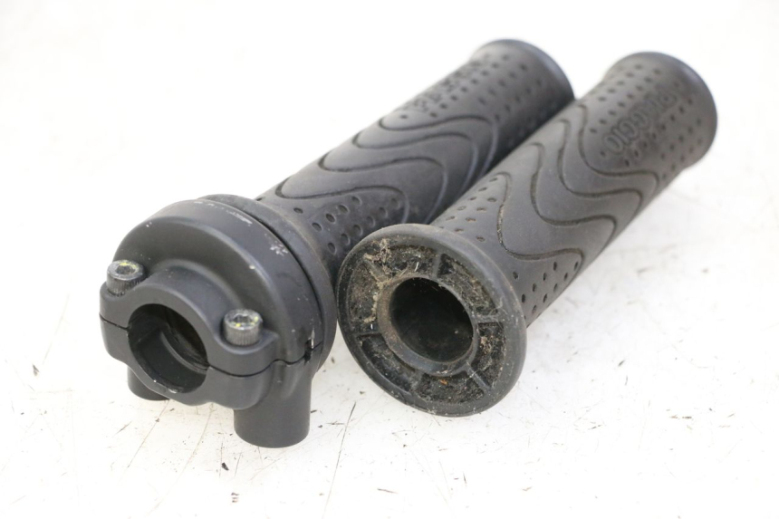 photo de ACELERADOR PIAGGIO MP3 500 (2011 - 2015) - Primer plano técnico