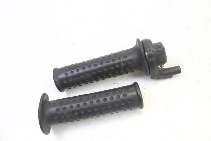 photo de PUñO DEL ACELERADOR PIAGGIO MP3 125 (2006 - 2014) - Otra perspectiva