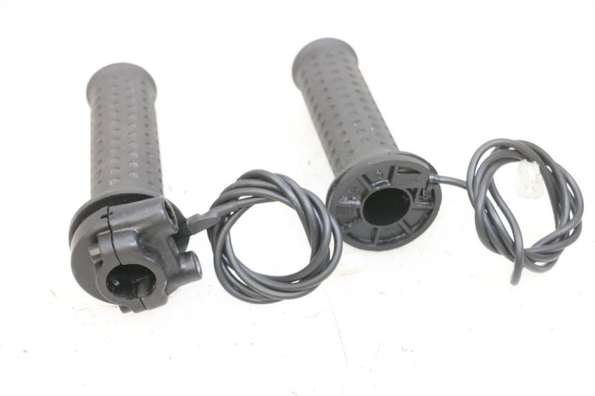 photo de ACELERADOR PIAGGIO MP3 500 (2016 - 2018) - Detalles de los puntos de fijación