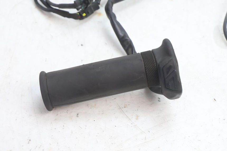 photo de ACELERADOR PIAGGIO MP3 500 (2016 - 2018) - Zoom estado de uso