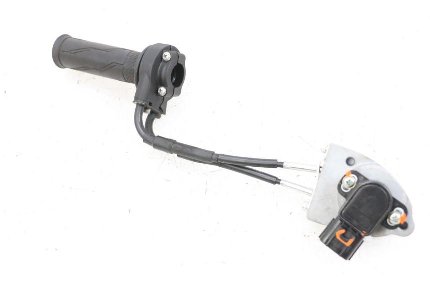 photo de ACELERADOR YAMAHA NEO'S CORE 1 (2022 - 2026) - Detalle de la pieza