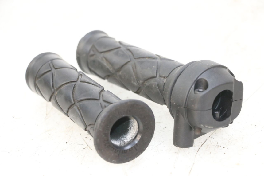 photo de ACELERADOR YAMAHA NEOS NEO'S 4T 50 (2008 - 2016) - Otra perspectiva