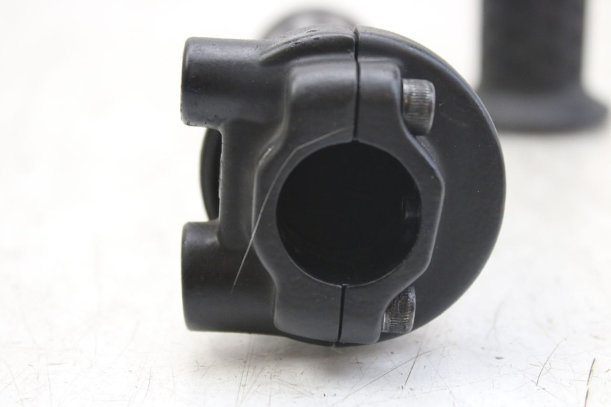 photo de PUñO DEL ACELERADOR PIAGGIO NEW TYPHOON 50 (2018 - 2021) - Zoom estado de uso