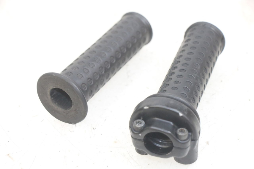 photo de PUñO DEL ACELERADOR PIAGGIO NEW TYPHOON 50 (2018 - 2021) - Otra perspectiva