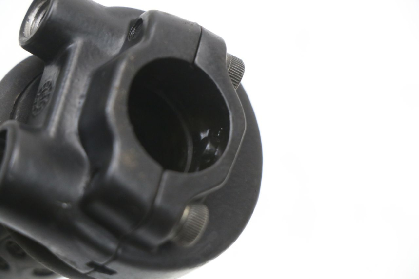 photo de PUñO DEL ACELERADOR PIAGGIO NEW TYPHOON 50 (2018 - 2021) - Otra perspectiva