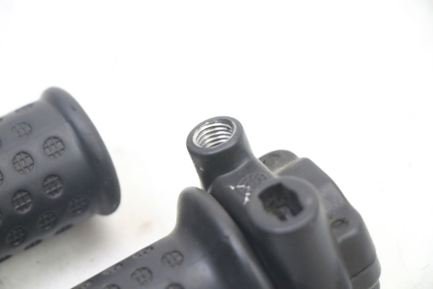 photo de PUñO DEL ACELERADOR PIAGGIO NEW TYPHOON 50 (2018 - 2021) - Primer plano técnico