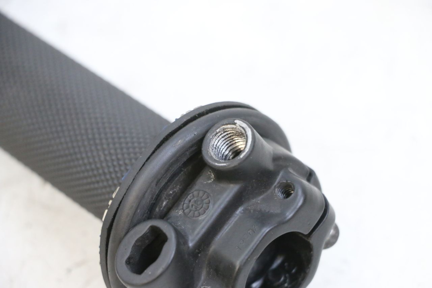 photo de PUñO DEL ACELERADOR PIAGGIO NEW TYPHOON 50 (2018 - 2021) - Primer plano técnico