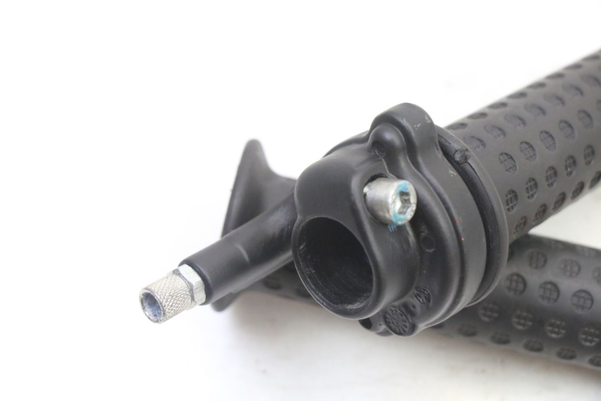 photo de ACELERADOR PIAGGIO NRG POWER PUREJET 50 (2018 - 2021) - Zoom estado de uso