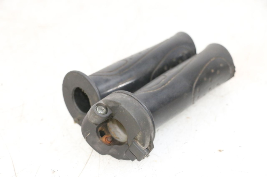 photo de PUñO DEL ACELERADOR SYM ORBIT 2 4T 50 (2008 - 2017) - Otra perspectiva