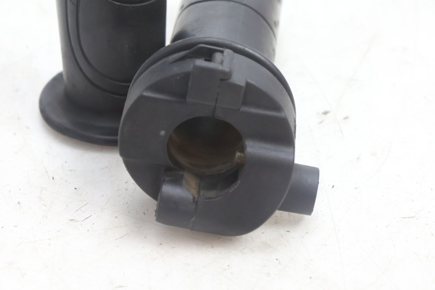 photo de PUñO DEL ACELERADOR SYM ORBIT 2 4T 50 (2008 - 2017) - Detalle de la pieza