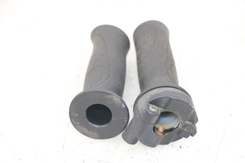 photo de PUñO DEL ACELERADOR SYM ORBIT III 3 4T 50 (2018 - 2021) - Otra perspectiva