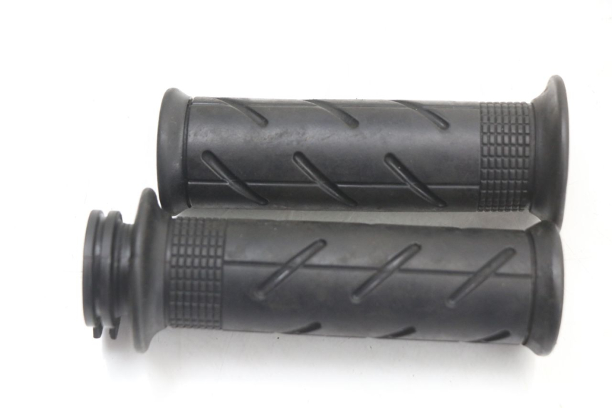 photo de PUñO DEL ACELERADOR HONDA PCX (JF28) 125 (2009 - 2011) - Detalles de los puntos de fijación