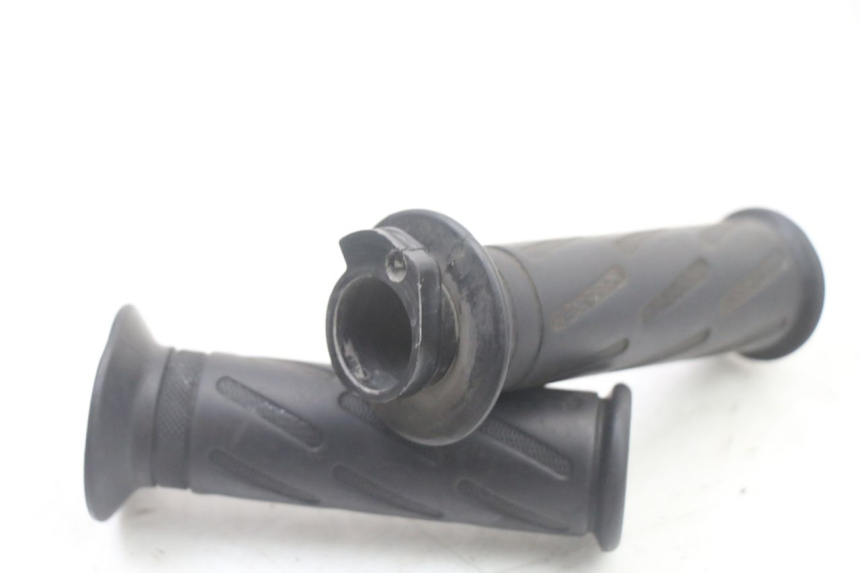 photo de ACELERADOR PEUGEOT KISBEE 4T 50 (2018 - 2022) - Otra perspectiva