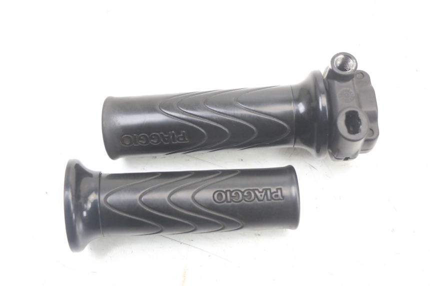 photo de ACELERADOR PIAGGIO LIBERTY IGET 4T 50 (2021 - 2025) - Otra perspectiva