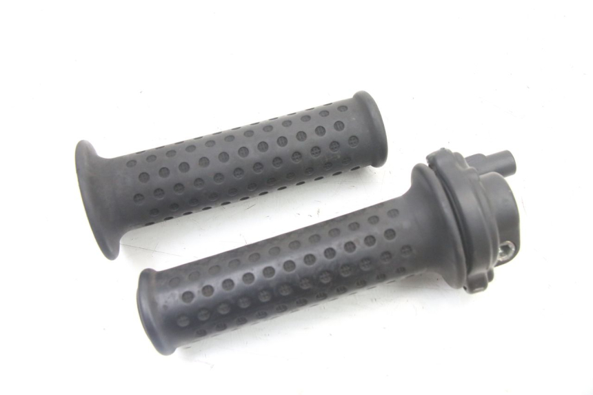 photo de PUñO DEL ACELERADOR PIAGGIO VESPA GRANTURISMO 125 (2003 - 2007) - Otra perspectiva