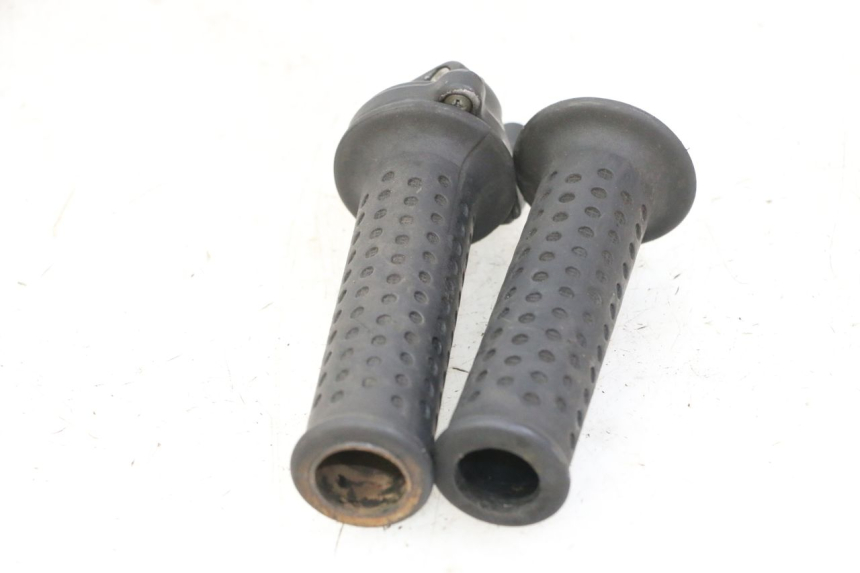 photo de ACELERADOR PIAGGIO VESPA GRANTURISMO 200 (2004 - 2005) - Primer plano técnico