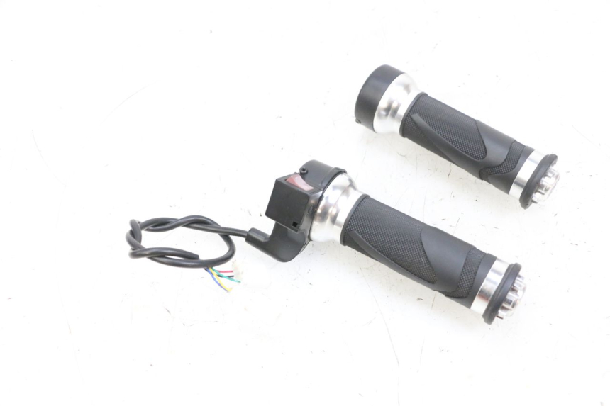 photo de ACELERADOR EFUN PUSA 1 - Primer plano técnico