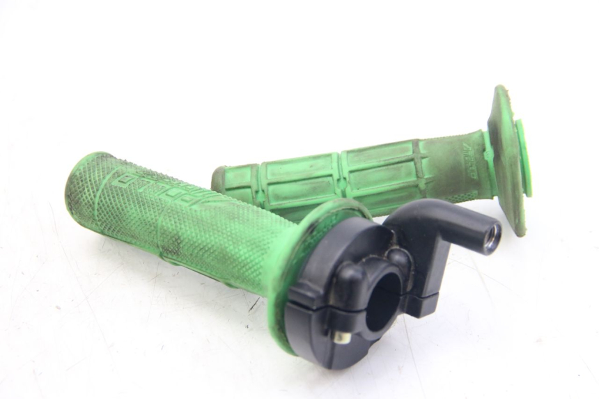 photo de PUñO DEL ACELERADOR APOLLO RFZ 150 - Zoom estado de uso