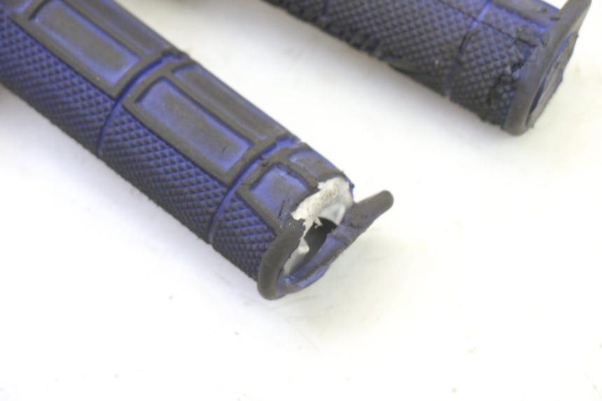 photo de PUñO DEL ACELERADOR APOLLO RFZ 125 - Primer plano técnico