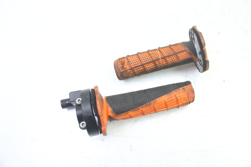 photo de PUñO DEL ACELERADOR APOLLO RFZ 125 - Vista principal