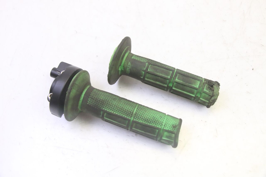 photo de PUñO DEL ACELERADOR APOLLO RFZ 125 - Vista general del producto