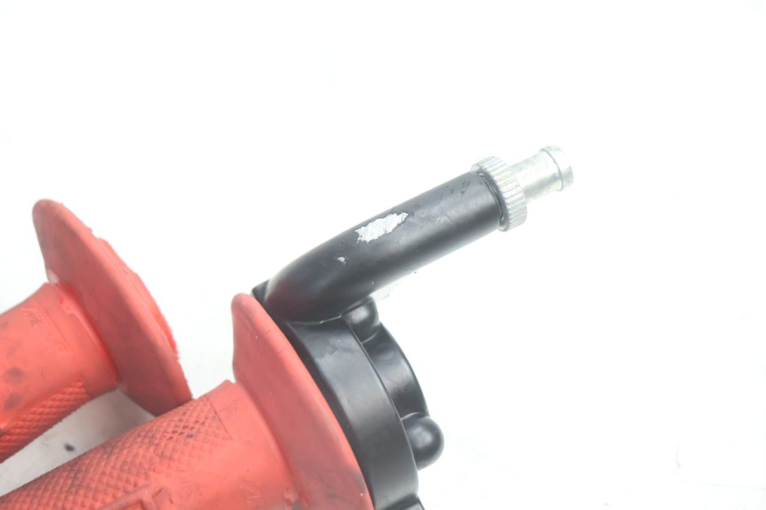 photo de ACELERADOR APOLLO RFZ 125 - Estado de la superficie y material