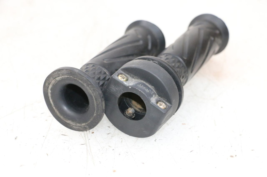 photo de PUñO DEL ACELERADOR JM MOTORS SANTANA 50 (2014 - 2023) - Primer plano técnico