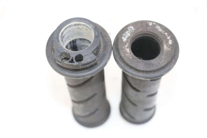 photo de ACELERADOR PEUGEOT SATELIS 125 (2013 - 2018) - Detalle de la pieza