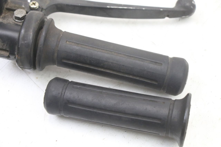 photo de PUñO DEL ACELERADOR HONDA SCV LEAD 100 (2003 - 2007) - Detalle de la pieza