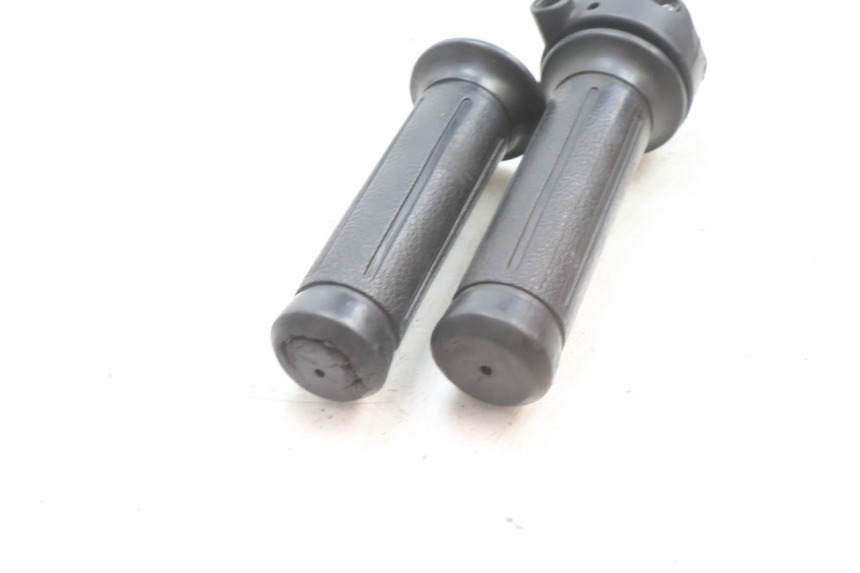 photo de ACELERADOR HONDA SH 125 (2001 - 2003) - Detalles de los puntos de fijación