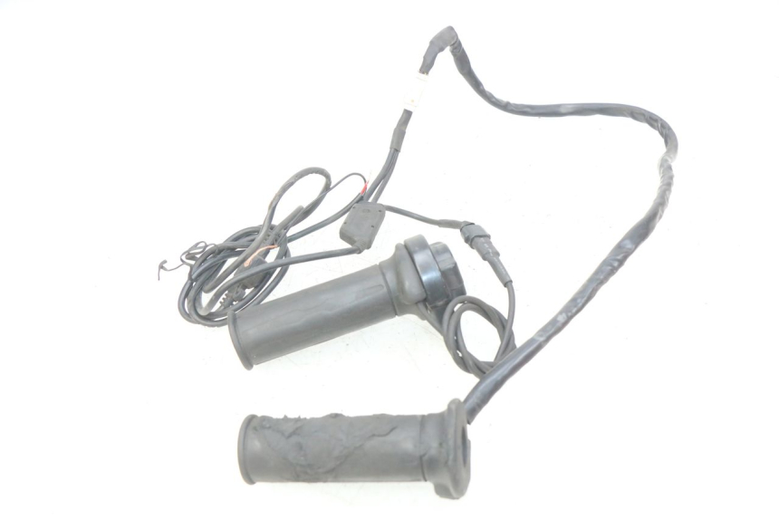 photo de PUñO DEL ACELERADOR SUZUKI SIXTEEN 125 (2008 - 2010) - Vista principal