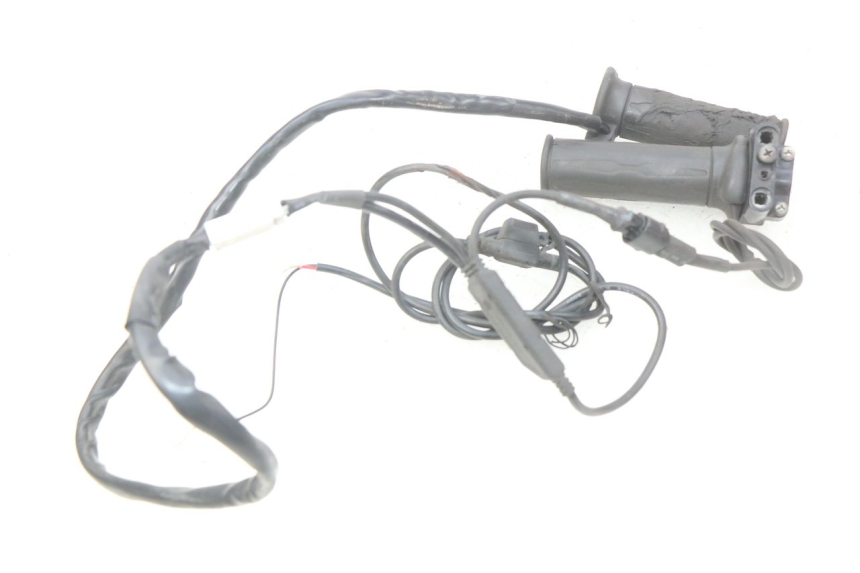 photo de PUñO DEL ACELERADOR SUZUKI SIXTEEN 125 (2008 - 2010) - Detalle de la pieza