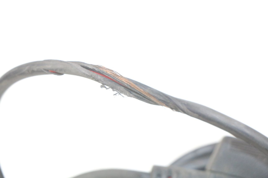 photo de PUñO DEL ACELERADOR SUZUKI SIXTEEN 125 (2008 - 2010) - Primer plano técnico