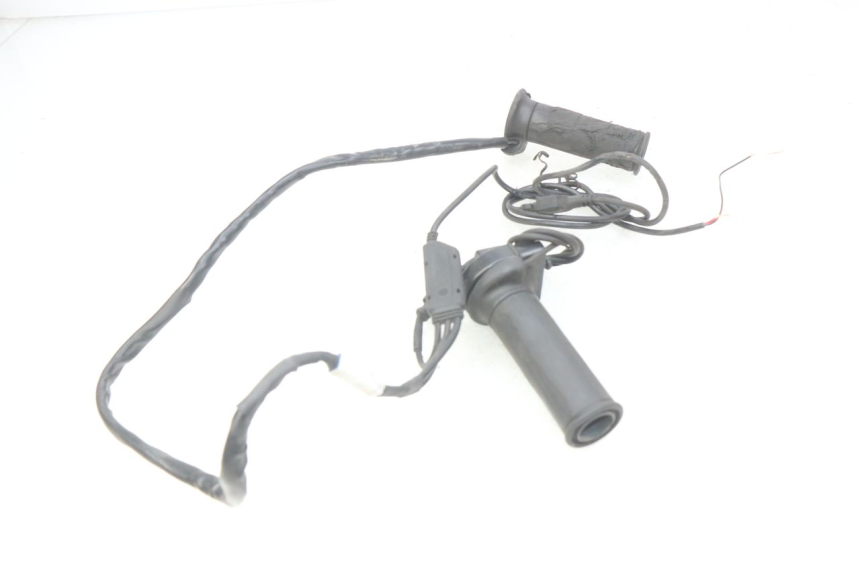 photo de PUñO DEL ACELERADOR SUZUKI SIXTEEN 125 (2008 - 2010) - Detalles de los puntos de fijación