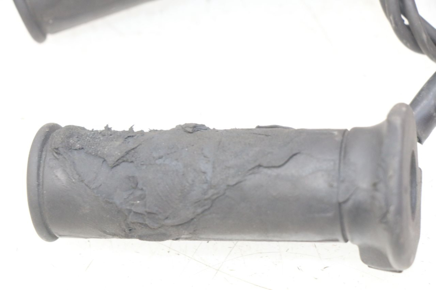 photo de PUñO DEL ACELERADOR SUZUKI SIXTEEN 125 (2008 - 2010) - Recambio usado revisado