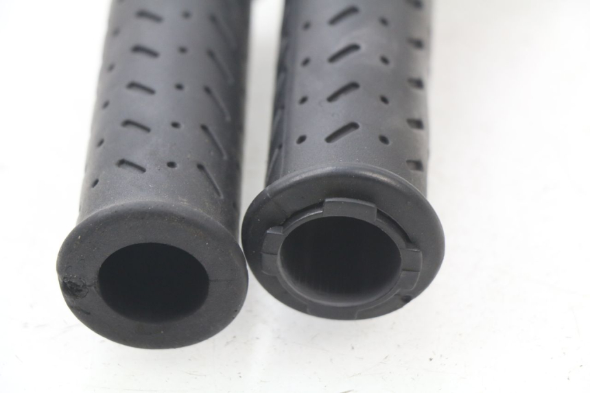 photo de ACELERADOR TRIUMPH SPEED TRIPLE 1050 (2005 - 2007) - Otra perspectiva