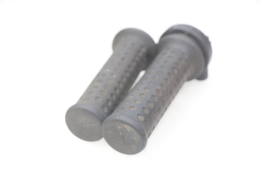 photo de PUñO DEL ACELERADOR APRILIA SR 2T 50 (2018 - 2022) - Primer plano técnico