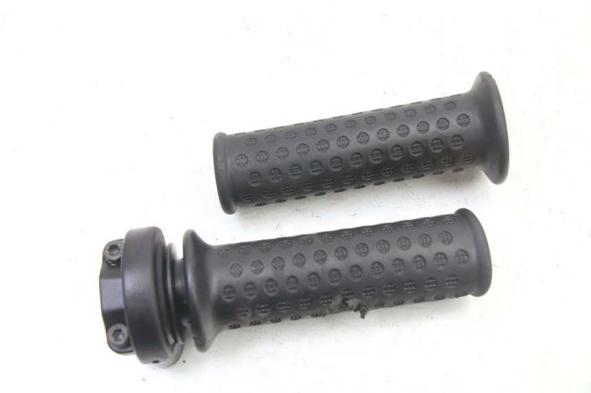 photo de PUñO DEL ACELERADOR APRILIA SR 2T 50 (2018 - 2022) - Zoom estado de uso