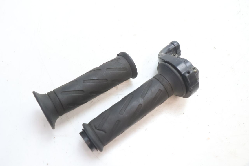 photo de ACELERADOR SUZUKI SV S 650 (2003 - 2009) - Zoom estado de uso
