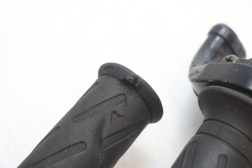 photo de ACELERADOR SUZUKI SV S 650 (2003 - 2009) - Primer plano técnico