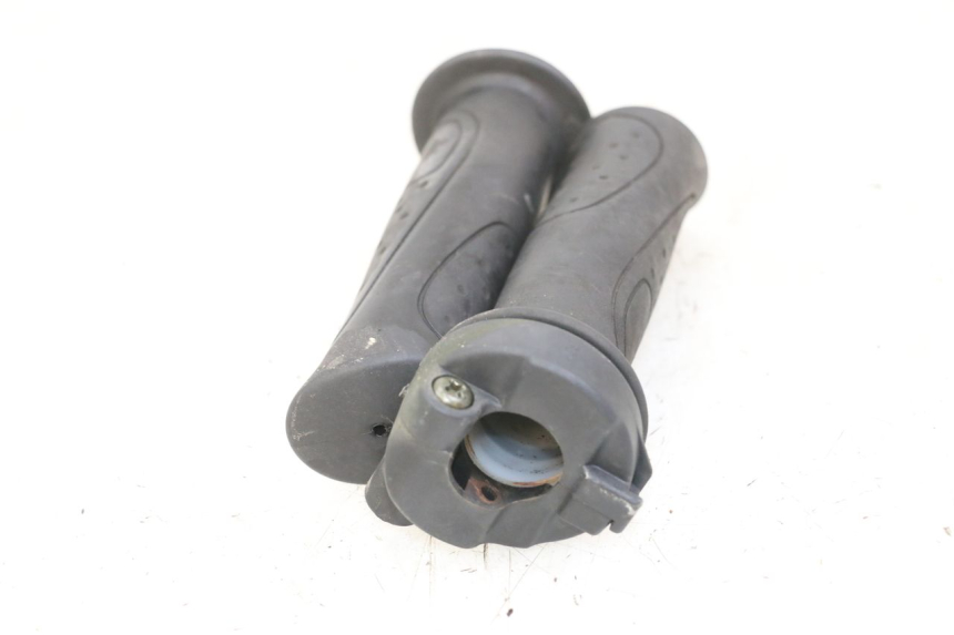 photo de PUñO DEL ACELERADOR SYM ORBIT 2 4T 50 (2008 - 2017) - Primer plano técnico